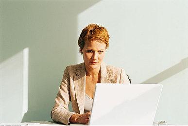 《英雄不再3》Sniping Lee介绍 每天都要爆头的Boss